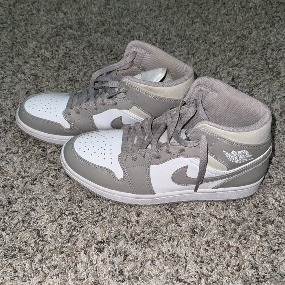 Womens Jordan 1 Sneakers
